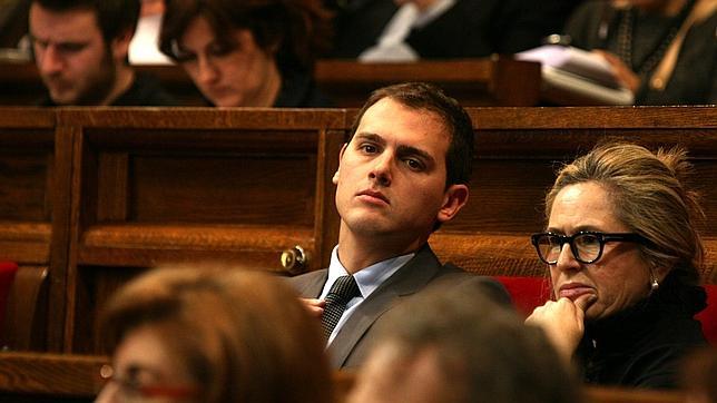 C's acusa a Mas de «copiar» al Síndic de Greuges en sus viajes internacionales