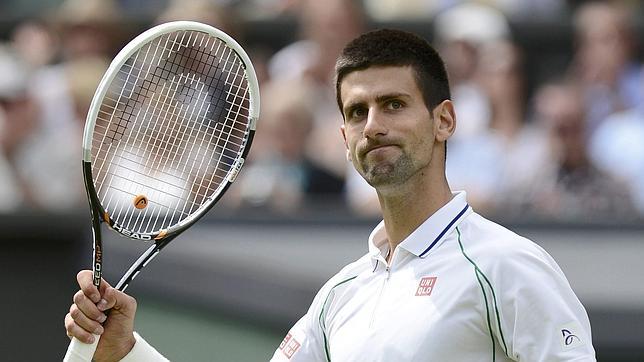 Novak Djokovic arrolla a Juan Carlos Ferrero en primera ronda