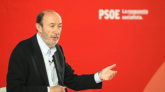 El PSOE dice «no» a subir el IVA y bajar las pensiones