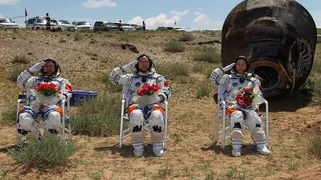 Regresa a la Tierra la primera astronauta china tras 13 días en el espacio