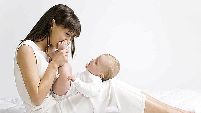 La precariedad laboral retrasa la decisión de tener hijos