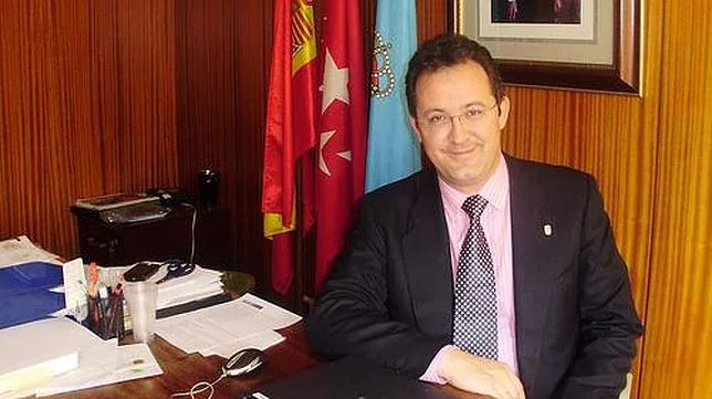 El alcalde de Leganés donará tres cuartas partes de su sueldo a Cáritas