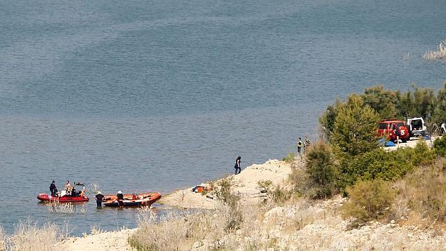 Los buceadores hallan el cadáver del piloto del helicóptero accidentado en Valencia