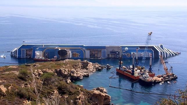 Costa niega que el «Concordia» viajase con la caja negra averiada, como asegura el «Corriere»