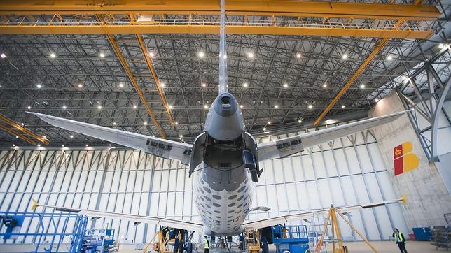 Las aerolíneas estudian cómo aplicar recargos a los billetes ya comprados