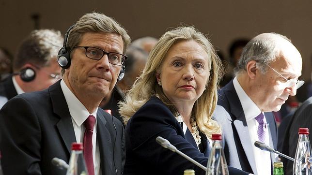 Hillary Clinton amenaza a Rusia y China por su apoyo a Al Asad