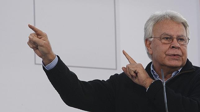 Felipe González califica de «error de gobierno» impedir que el Congreso investigue Bankia