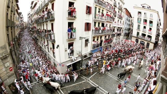 Sanfermines 2012: Solo un herido por asta de toro en un primer encierro muy peligroso