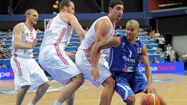 Tony Parker irá en los Juegos pese a estar a punto de perder un ojo