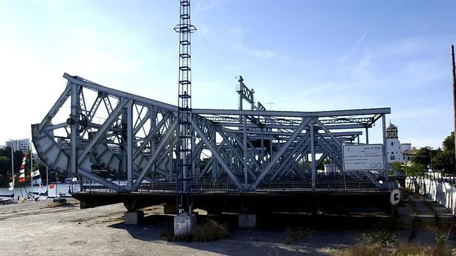 El «puente de hierro» lleva 20 años arrumbado