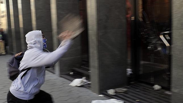 Cataluña aprobará este año la ley que prohíbe ir a manifestaciones con el rostro cubierto