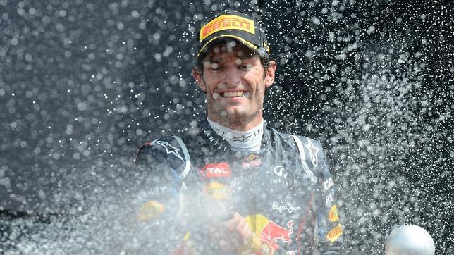 Webber seguirá una temporada más en Red Bull
