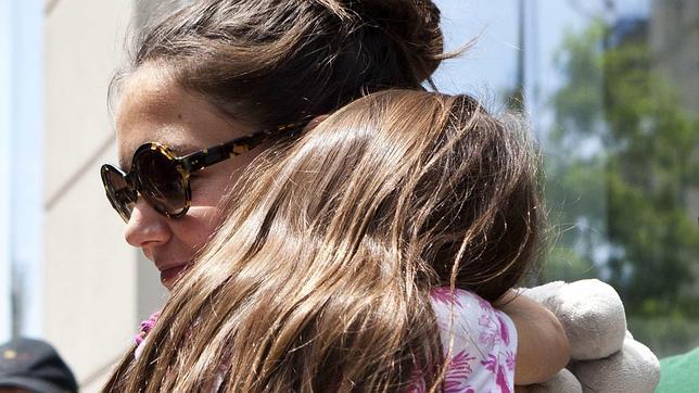 Katie Holmes consigue la custodia provisional de Suri