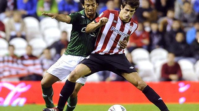 Cabaye y Oriol Romeu, alternativas a Javi Martínez para el centro del campo del Barça