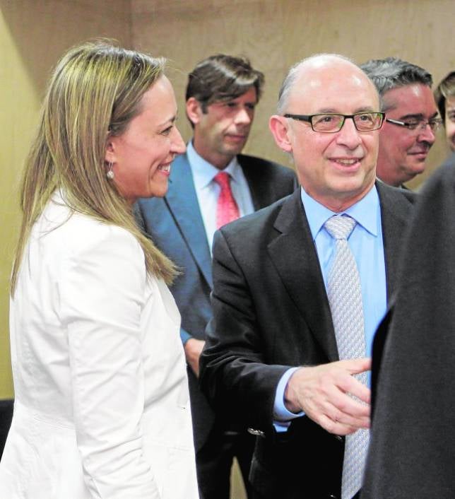 Elena Muñoz da un «sí crítico» a los nuevos objetivos de déficit