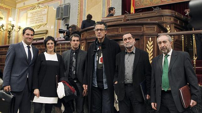 «¿Qué espera EA, que condenemos los atentados?»