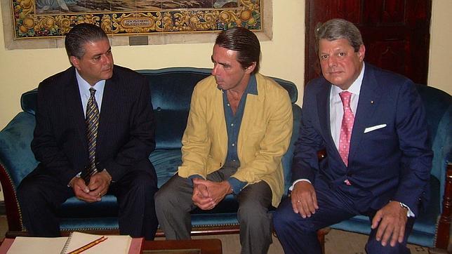 Aznar prevé años largos y difíciles para España antes de superar la crisis