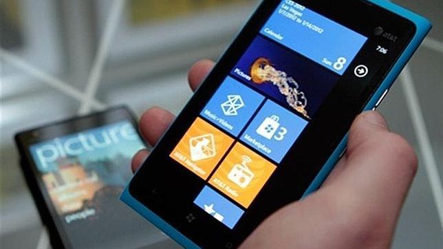 Nokia rebaja a la mitad el Lumia 900 en Estados Unidos