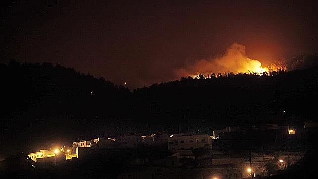 Los fuegos en La Palma y Tenerife tienden a estabilizarse