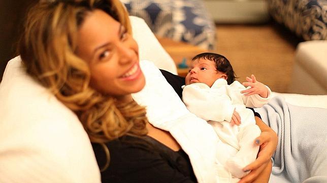 Beyoncé reaparece con su hija