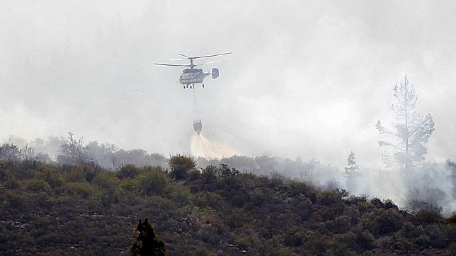 El incendio de Tenerife «dominado» con un único frente activo en Tágara
