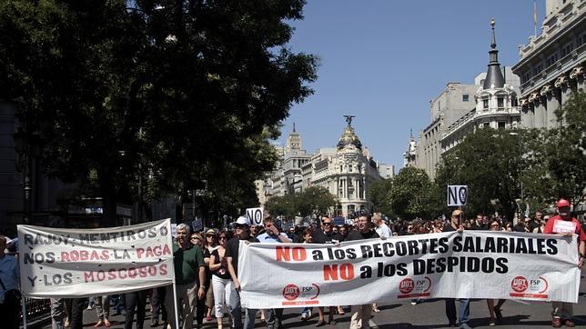 Moncloa recuerda a sus funcionarios que necesitan autorización para concentrarse