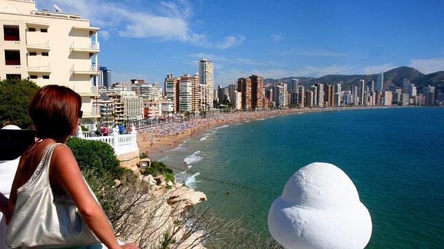 Los apartamentos en primera línea de playa han bajado un 22% su precio desde 2008