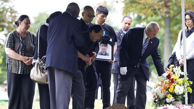 La madre del estudiante chino descuartizado en Canadá dice sentir «simpatía» por Magnotta