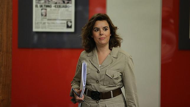 Sáenz de Santamaria desmiente a Reuters y niega que España vaya a ser rescatada