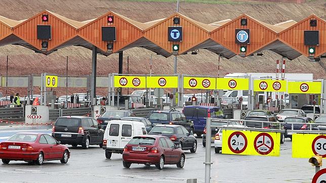 Conductores insumisos bloquean un peaje y generan retenciones en la AP-7