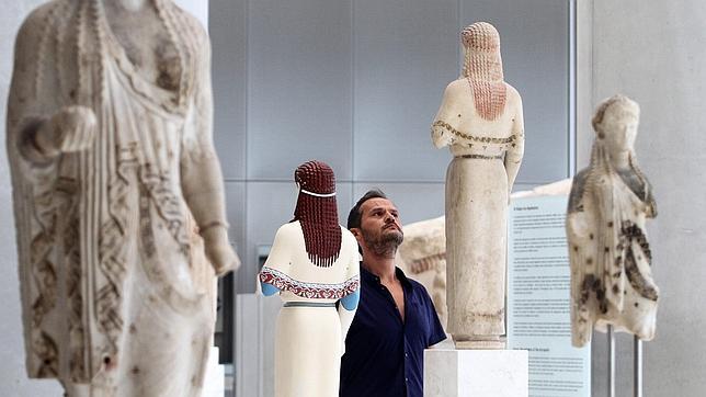 Las esculturas de la Acrópolis se llenan de colores