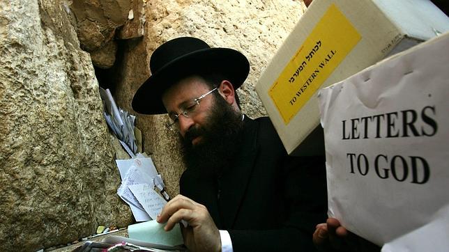 «La casa es el hábitat natural de la mujer», afirma un destacado rabino israelí