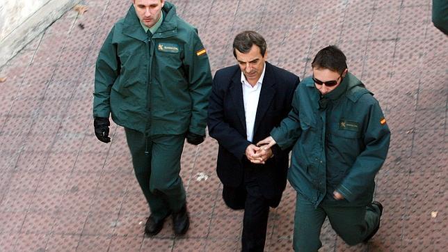 «Ginés va por los bares con un traje y unas gafas D&amp;G, para ir arando...»