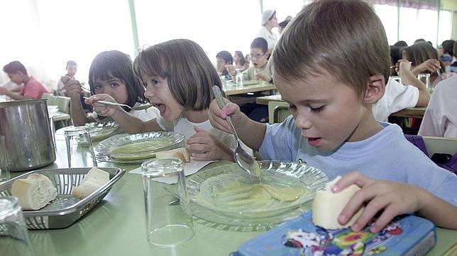 Los escolares catalanes que lleven fiambrera pagarán hasta 3 euros al día