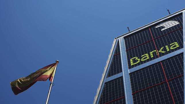 Entran en vigor las limitaciones de los sueldos en los bancos con ayudas