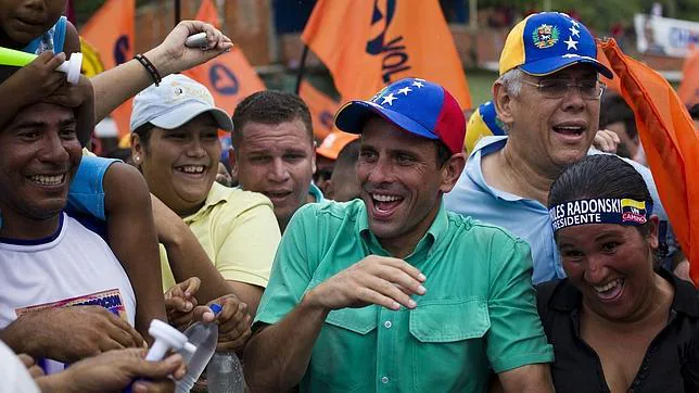 Gorras y cacerolas desafían a Hugo Chávez