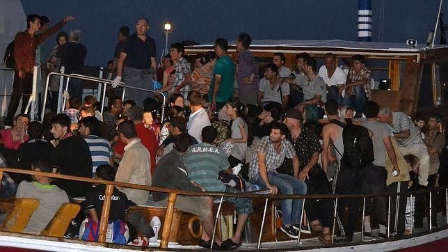 Los combates en Alepo y Damasco elevan a 50.000 los refugiados sirios en Turquía