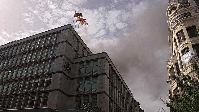 Un incendio «muy grave» arrasa el Ayuntamiento de León