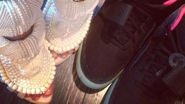 Kim Kardashian y Kanye West se asocian para diseñar calzado