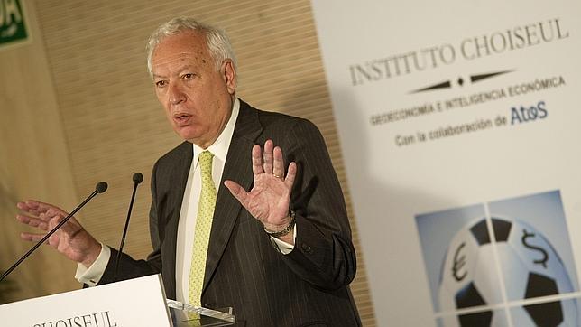 Ser becario de Exteriores, un trabajo no remunerado