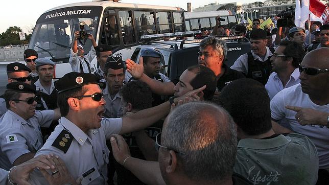 Rousseff se enfrenta a una ola de huelgas