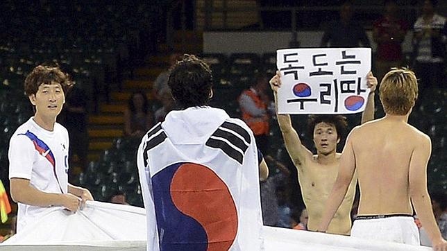 Travesía a nado de 200 kilómetros para reclamar unas islas en disputa