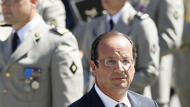 La popularidad de Hollande cae ligeramente tras 100 días como presidente