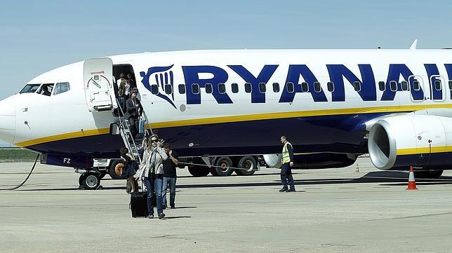 Ryanair asegura que sus aviones tenían combustible para volar 30 minutos más
