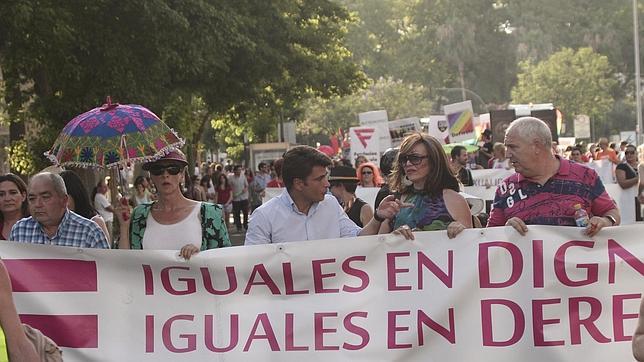 Los obispos franceses piden que hoy se rece en todas las iglesias por el matrimonio tradicional de un hombre con una mujer