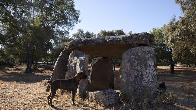 Sombras de España en un dolmen que no es una metáfora