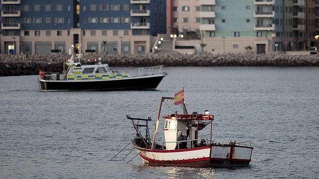 Los pescadores de la bahía de Cádiz aplazan la faena al lunes por la «niebla»