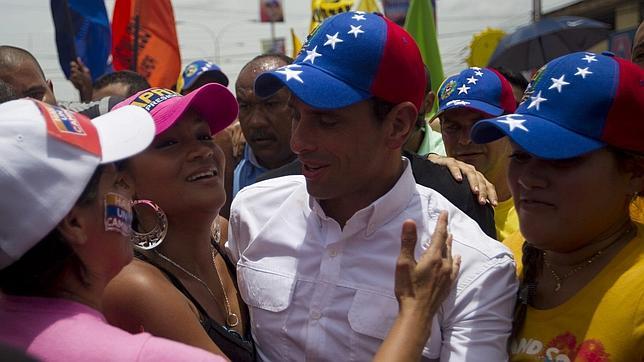 Empate técnico entre Chávez y Capriles a mes y medio de las elecciones