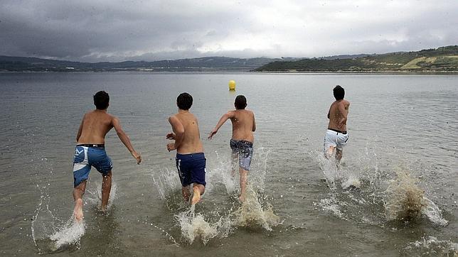 As Pontes estrena su playa minera, que interesa hasta a los japoneses