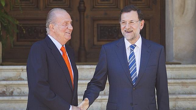 Rajoy se reúne con el Rey tras el fin de sus vacaciones